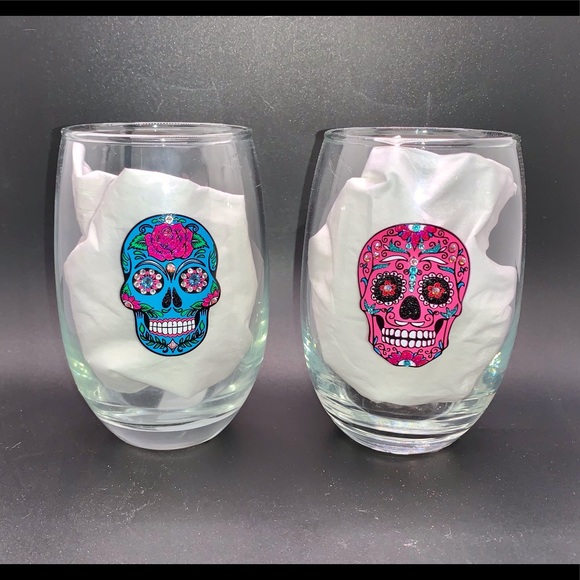 BLING SWAROVSKI CRYSTAL ACCENTED SUGAR SKULL CANDY SKULL STEMLESS WINE GLASS SET - Picture 2 of 16
